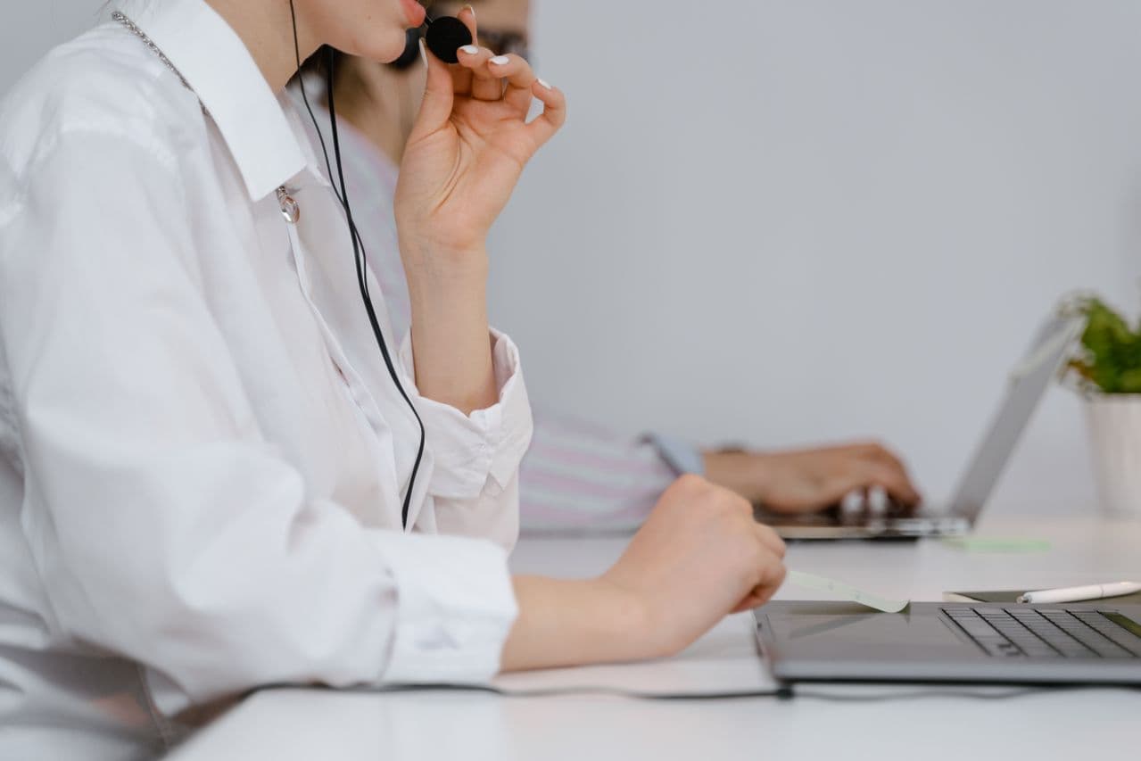 Getting Help on Dcommerce: Support and Contact Options